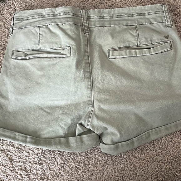 American Eagle olive shorts midi style - Picture 2 of 3